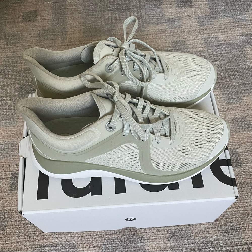Women's Lightweight Lace-Up Sneakers in Sage Green